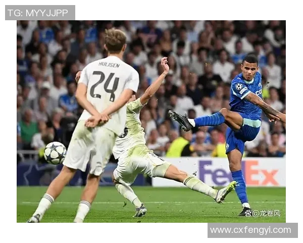 中超赛场惊现冷门本菲卡逆转那不勒斯引发争议判罚热议