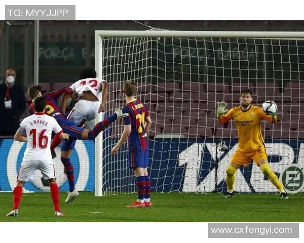 国王杯激战:拜仁与尤文图斯1比1平乌龙球引发争议判罚全场沸腾 国王杯激战:拜仁与尤文图斯1比1平乌龙球引发争议判罚全场沸腾